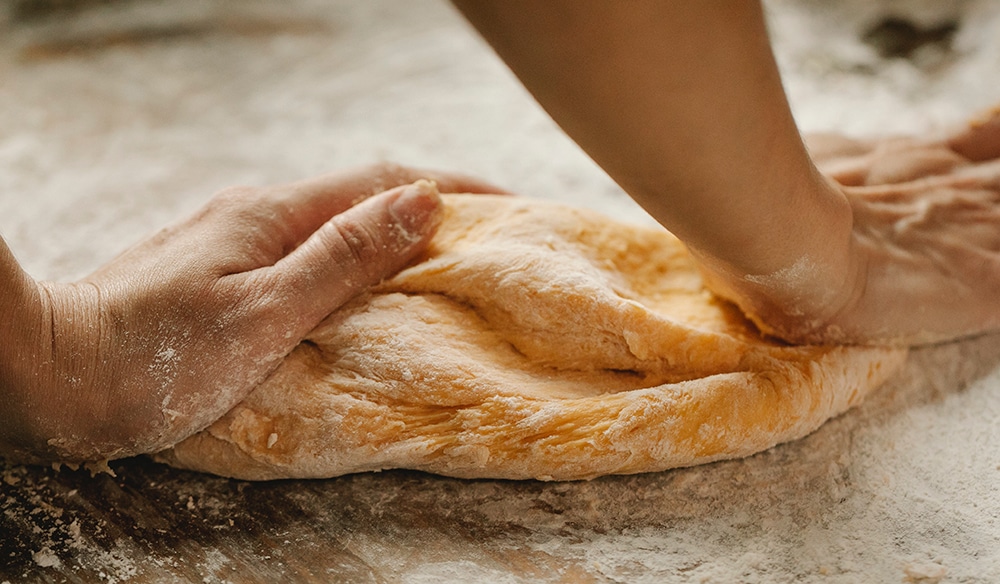 raw bread dough dogs, is yeast good for dogs, yeast in stomach of dog, problems causes from a dog eating raw bread dough, pet groomer near me