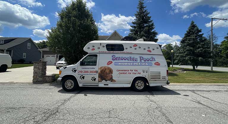 Smoochie Pooch mobile pet grooming van, dog haircut near me, pet nail trimming near me